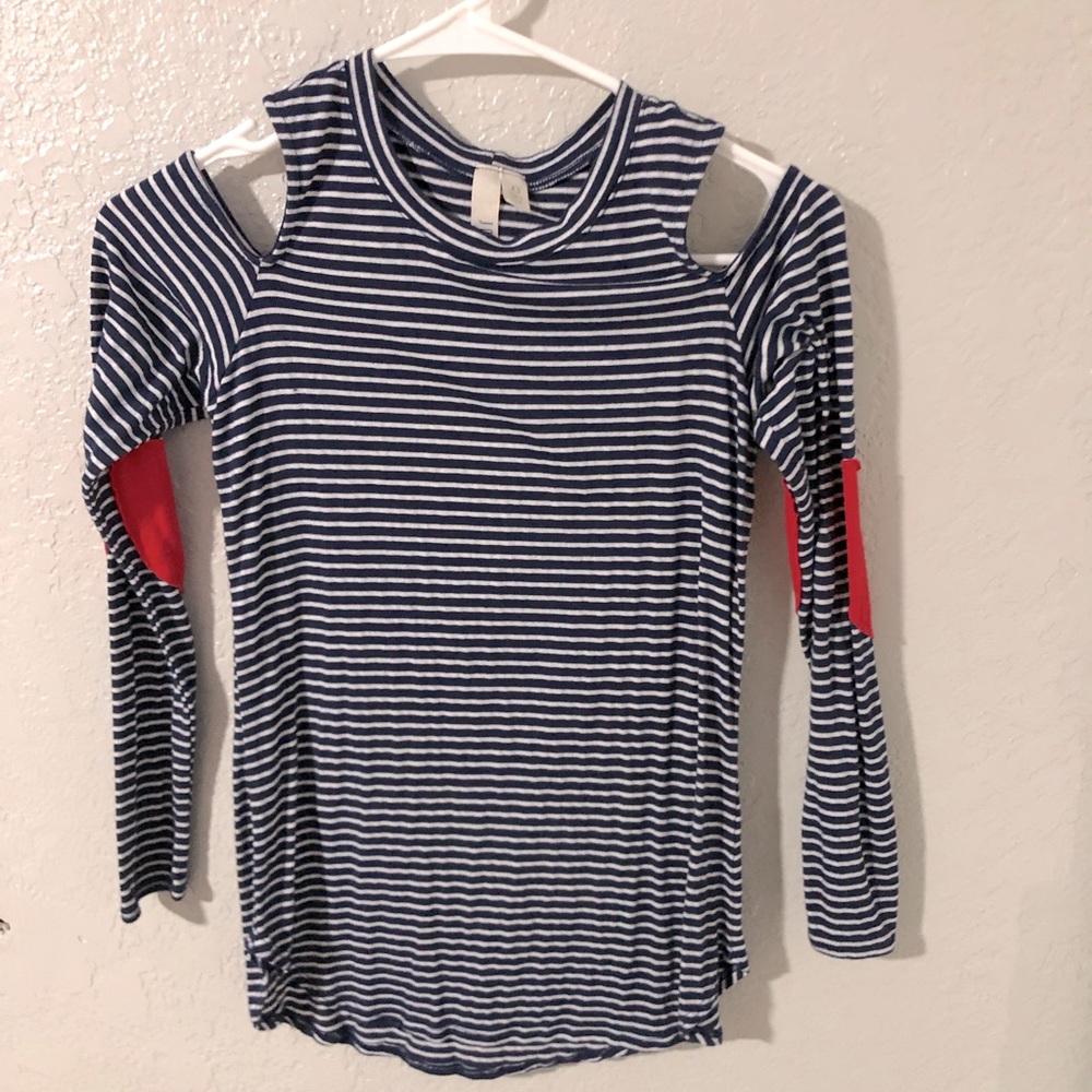 Blue and white shoulders shirt